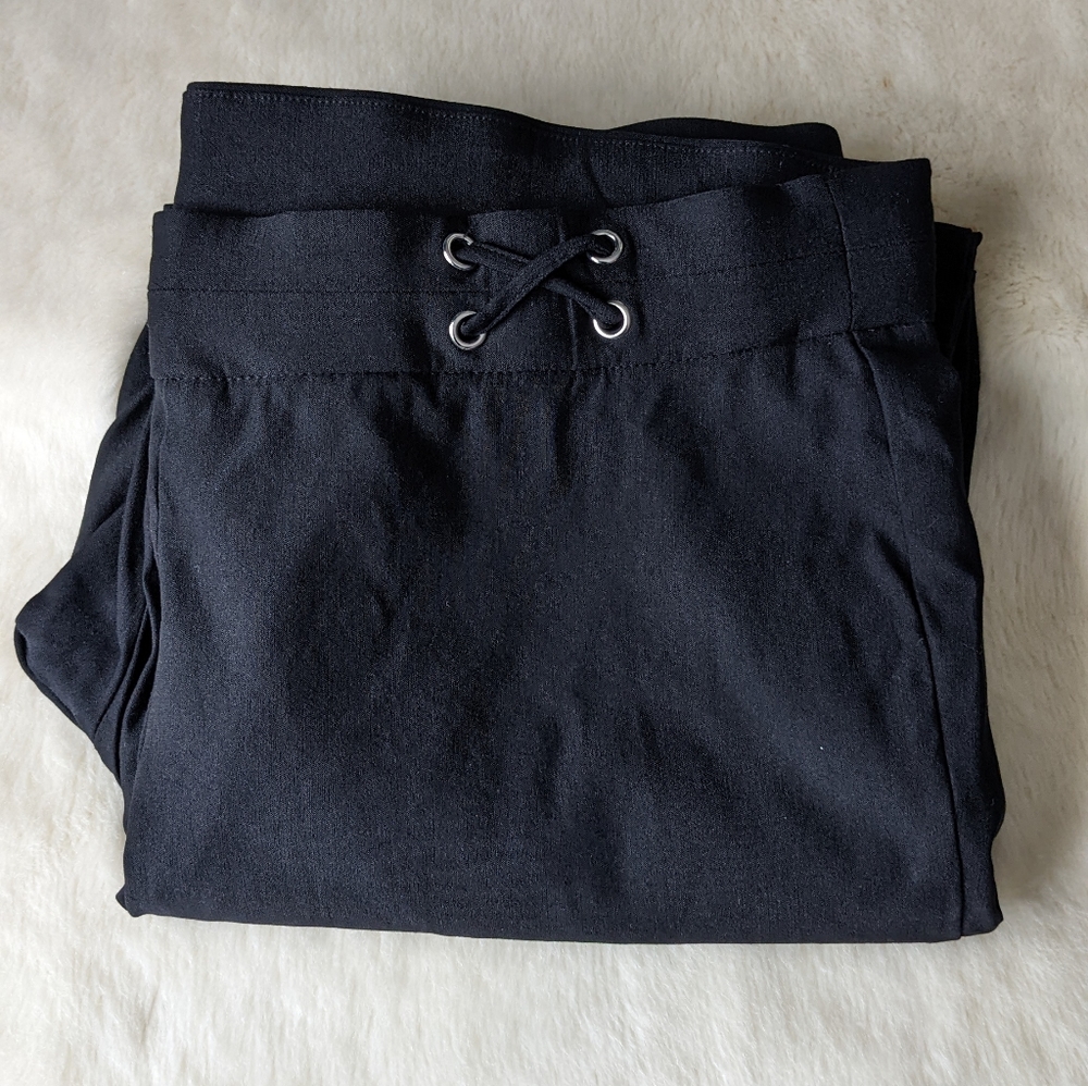 Black Capri pant